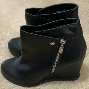 Wedge bootie Kenneth Cole reaction size 8 1/2 never worn